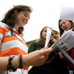 Cât de greu se obţine un job: cel mult 10 interviuri de angajare