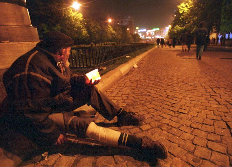 Ce amendă rişti dacă dai bani cerşetorilor