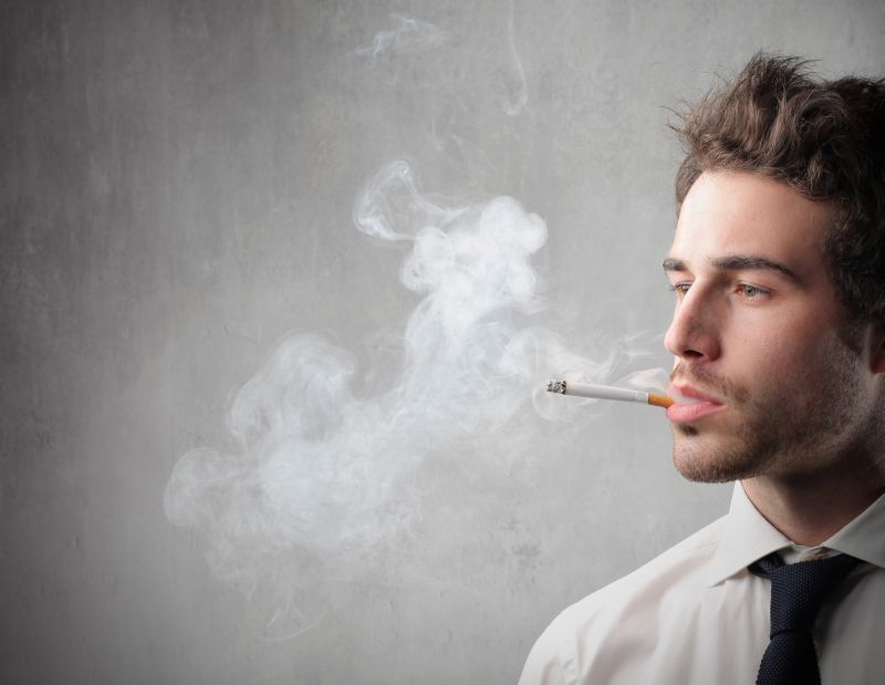 Cobai în experimentele cu ţigări: greaţă, tuse şi dureri de cap