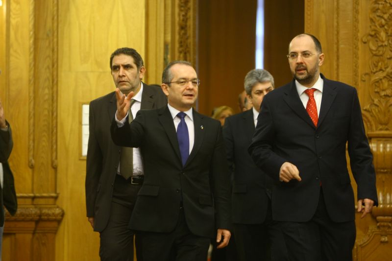 Comasarea alegerilor, decisă până la Crăciun