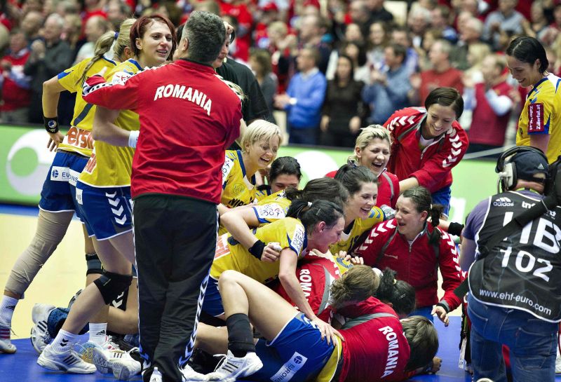 Handbal: România învinge Tunisia cu 30-28 şi debutează cu dreptul la Mondiale