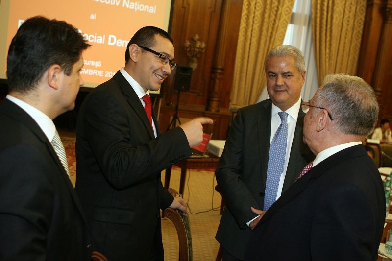 Ion Iliescu cere zid în jurul lui Adrian Năstase. PSD e precaut
