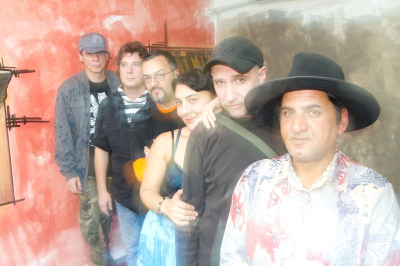 O combinaţie şucară de platane şi muzică ţigănească