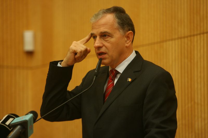 Politicienii români s-au întrecut în vorbe nesocotite