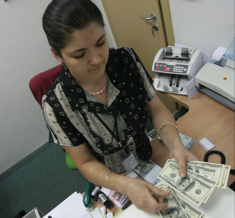 Poţi să scapi de rate dacă banca ta pleacă din România?