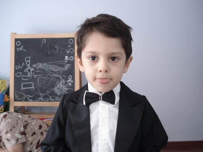 Puştiul care îşi dă demisia de la grădi şi se angajează la Operă