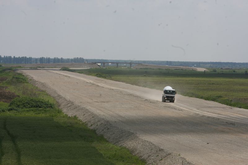 "Regii asfaltului", Căşuneanu şi Beşciu, amendaţi de CNADNR pentru întârzierile la autostrada Ploieşti-Moara Vlăsiei