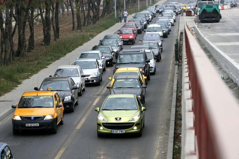 Trafic greu pe DN1. Bară la bară pe o lungime de cinci kilometri