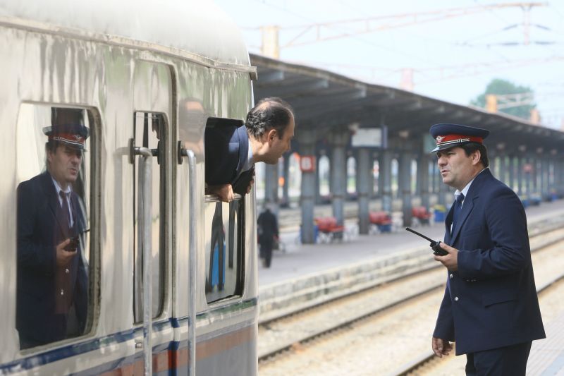 Trenuri întârziate peste 2 ore din cauza furturilor de pe calea ferată