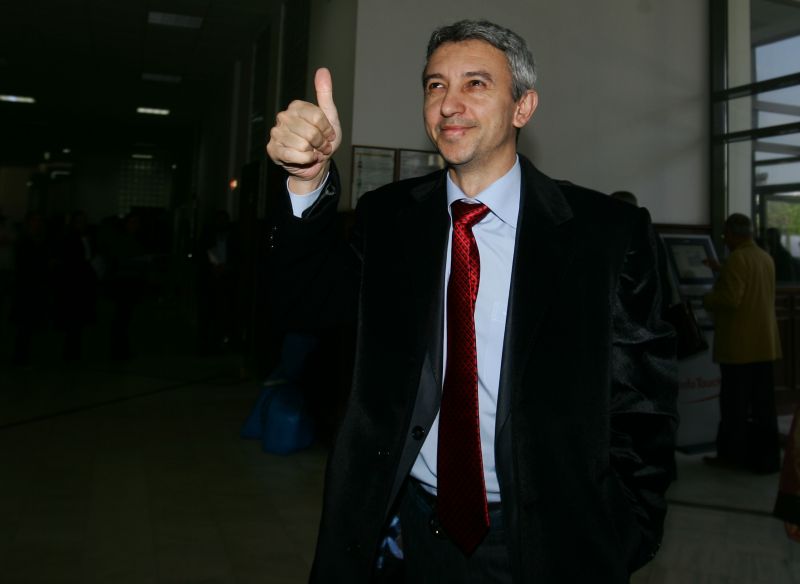 ZIUA NAŢIONALĂ: Dan Diaconescu în pantofi Louis Vuitton. Luceafărul huilei cu "prima doamnă"