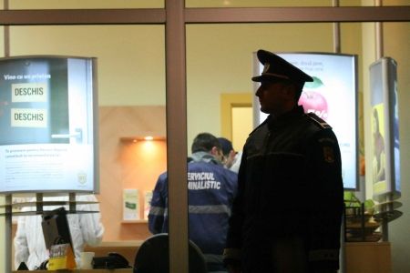 Au fost prinși șapte vandali care au furat telefoane dintr-un magazin | VIDEO