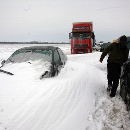 Autostrada București-Constanța, redeschisă. Coloană de tiruri în Giurgiu. VEZI ce drumuri mai sunt BLOCATE