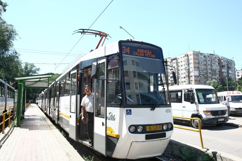 Bucureştenii şi cei din provincie ar putea renunţa, din vară, la maşina personală prin Capitală