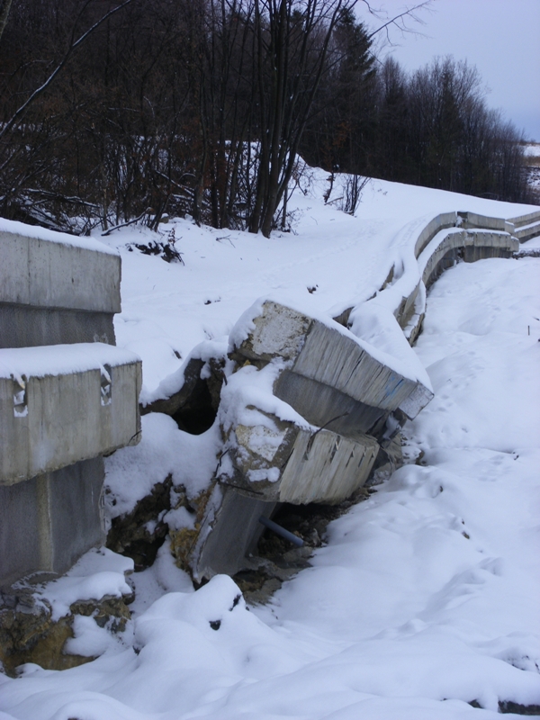 Centura Clujului, construită de o firmă în faliment! Cine plăteşte pentru alunecările de teren