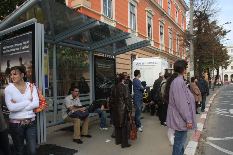 Concesionarea afacerii ”publicitate în stațiile RATB”, declarată ilegală de Tribunal