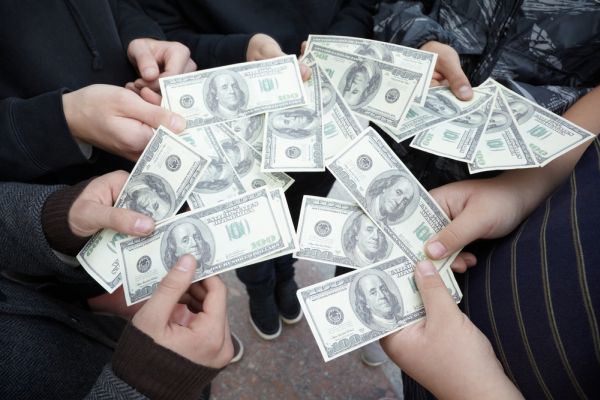 Dezastrul Caritas din '92 se poate repeta. Diferenţa: în locul lui Stoica sunt trei cetăţeni maghiari