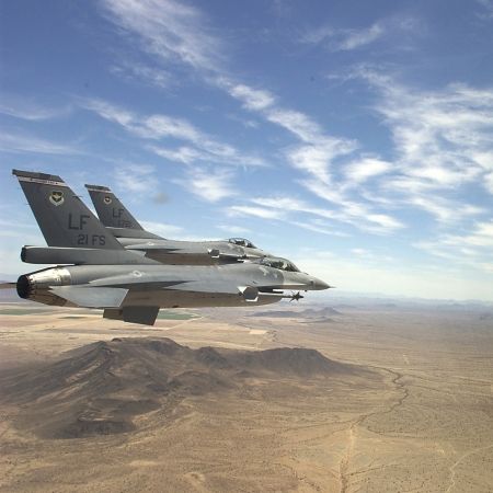 Două avioane militare olandeze, implicate în urmărirea unui fugar la sol