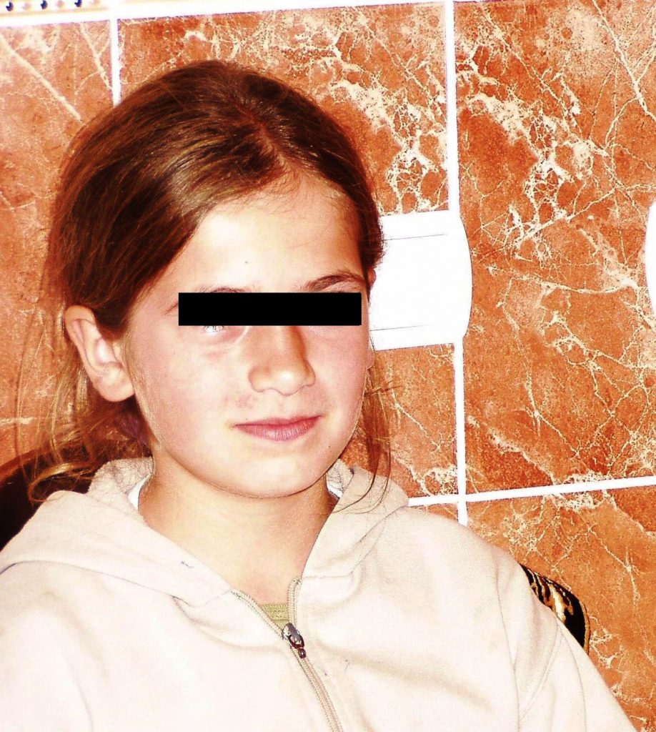 Drama unei fetiţe cu HIV. Doar şerpii s-au apropiat de ea