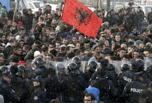 Kosovo negociază cu UE eliminarea vizelor de călătorie în spaţiul Schengen