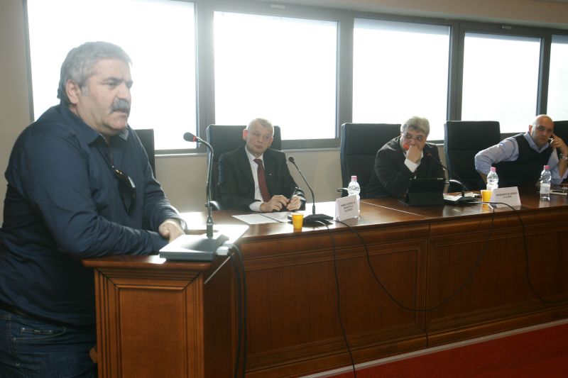Mascarada din Consiliu General: "Manglim şi mermelim"