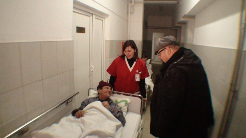 Om al străzii cu patru rânduri de haine pe el și 13.500 de lei în buzunare