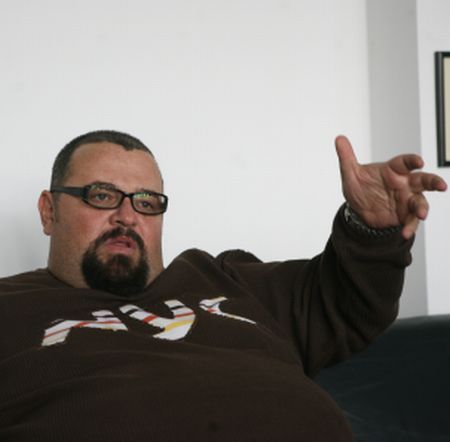 Piedone: Nu deszăpeziți parcurile, să se joace copiii!