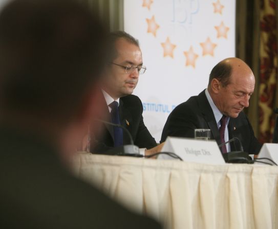 Premierul Emil Boc a discutat cu președintele Traian Băsescu mai bine de o oră