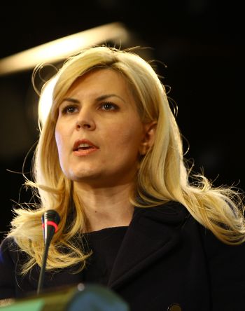 Puterea a ieşit la contraatac