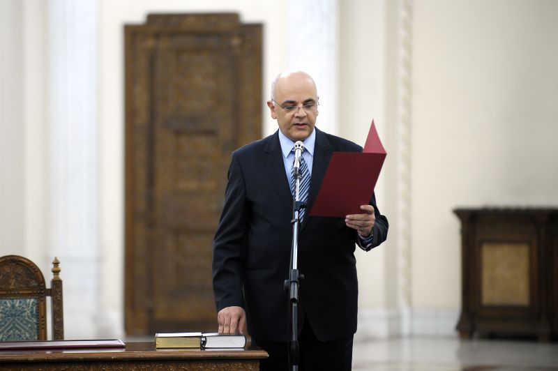 Raed Arafat: Un bărbat înjunghiat a murit înainte ca ambulanţa să poata ajunge