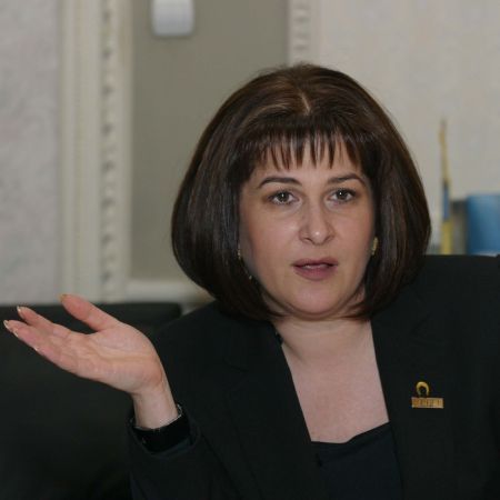 Rovana Plumb: ”Îi solicit Mariei Băsescu să îl determine pe Traian Băsescu să demisioneze”