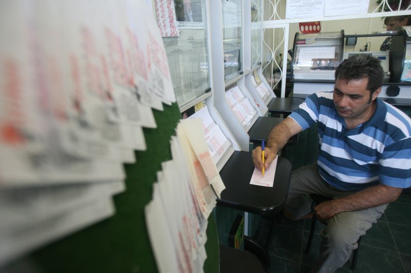 S-a câştigat premiul de 2,2 milioane de euro la Loto 6/49. Au fost ghicite şi variante la 5/40