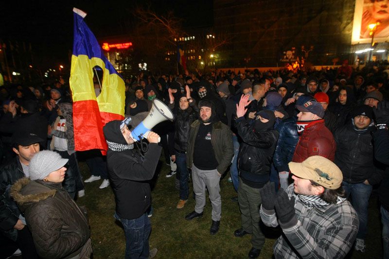 Ultrașii anunță că ies în stradă: „Ne distanţăm de orice fel de factor politic”