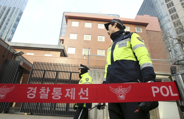 Un chinez a atacat cu cocteil Molotov ambasada Japoniei din Seul pentru a-și răzbuna bunica