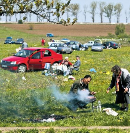 Ministrul Sănătății: Plajele rămân închise. Unii români ar putea ajunge, totuși, la mare!