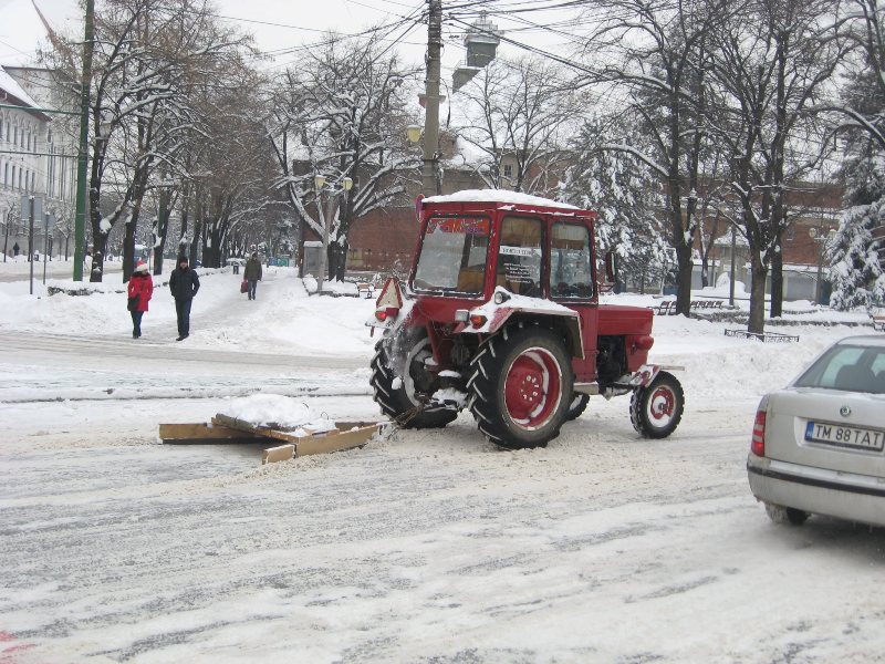 Atelajul de „milioane de euro”: cum se face deszăpezire în bătaie de joc la Timişoara