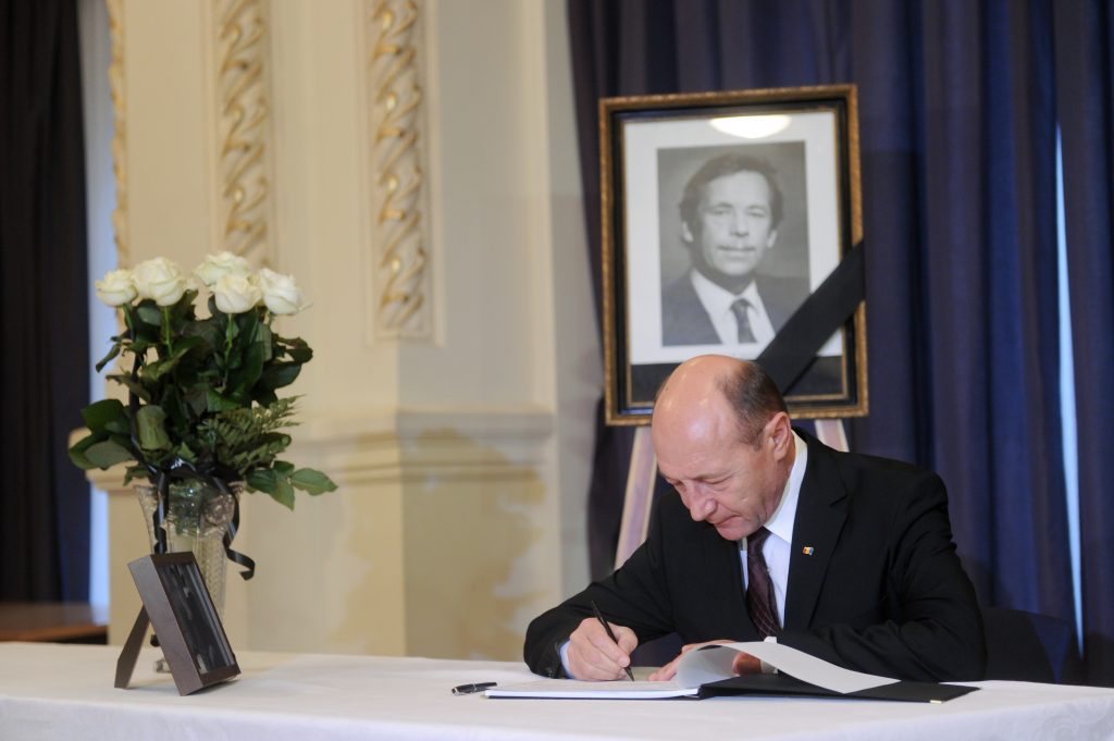 Băsescu cere deputaților urgentarea adoptării legii de modificare a codului penal