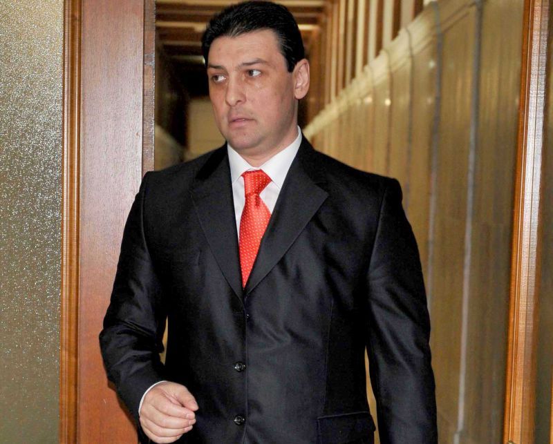 Bătaie pe voturile romilor. Rivalul lui Păun caută formulă de nou partid: O țin încă în umbră să nu lovească dușmanii