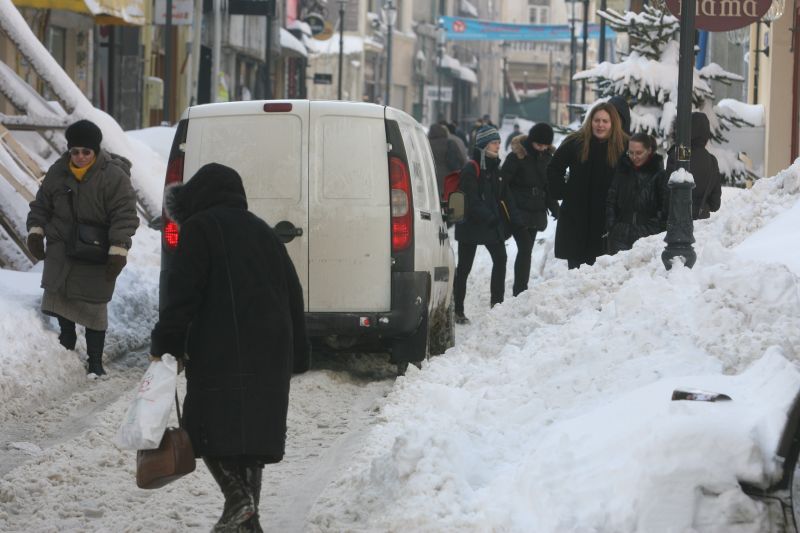 Capitala, blocată de şantiere şi zăpadă