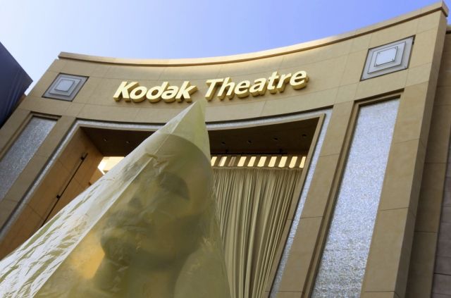 Cine va câștiga PREMIILE OSCAR 2012 și cine ar merita de fapt să primească statuetele