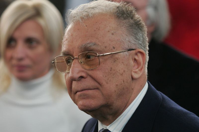 Iliescu: Soarta lui Băsescu, decisă de viitorul legislativ. Guvern de serviciu pentru anticipate