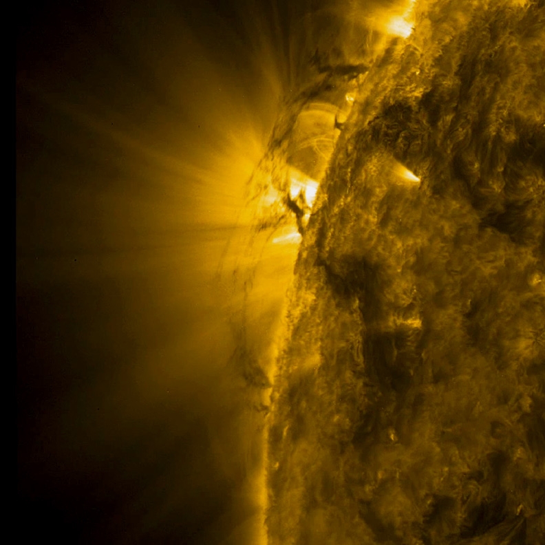 IMAGINI surprinzătoare. NASA a filmat o tornadă ce traversează suprafața Soarelui | VIDEO