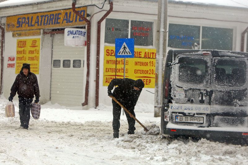 Mașinile din sectorul 2 al Capitalei, ridicate pentru deszăpezire