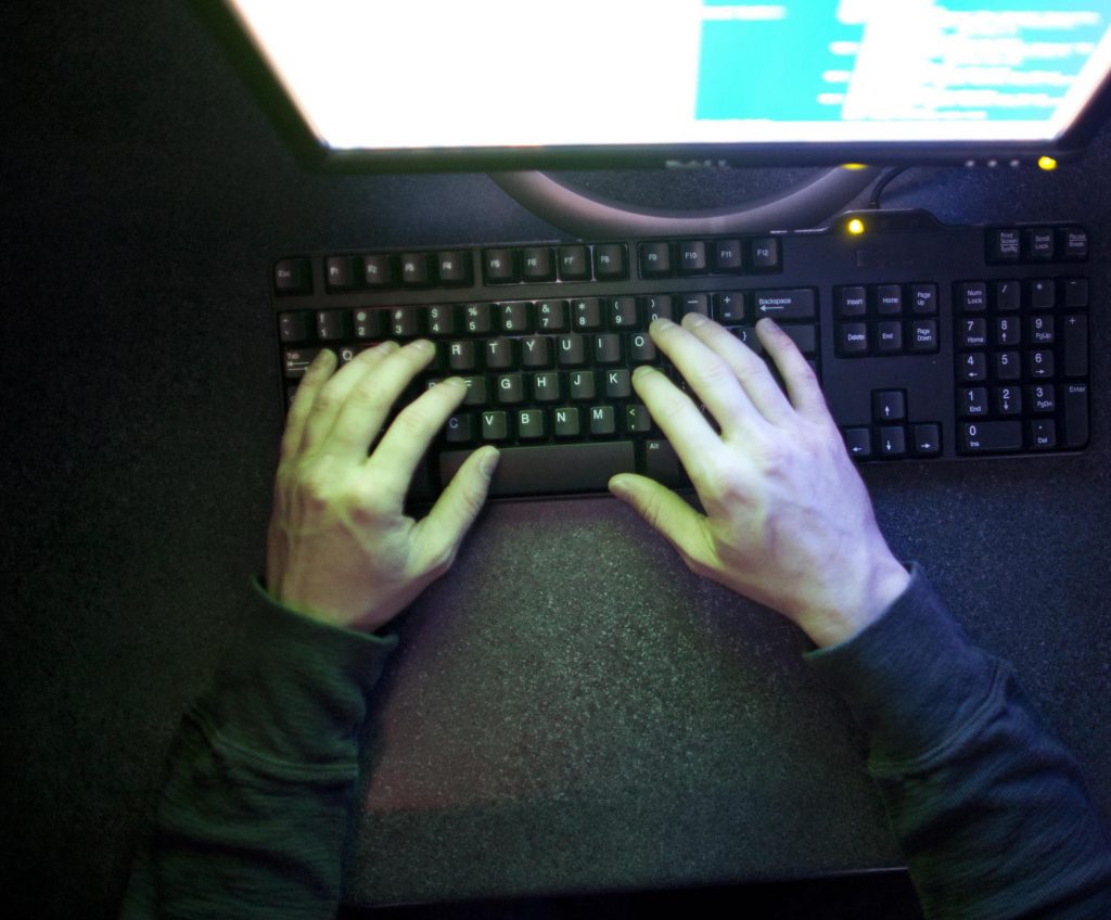 Masterand, arestat pentru pornografie infantilă