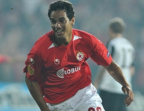 Michel Platini vine la Dinamo