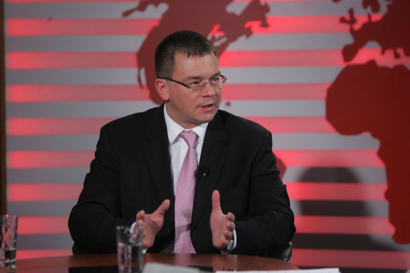 Mişcarea-surpriză a lui Băsescu: Ungureanu negociază un Guvern complet nou