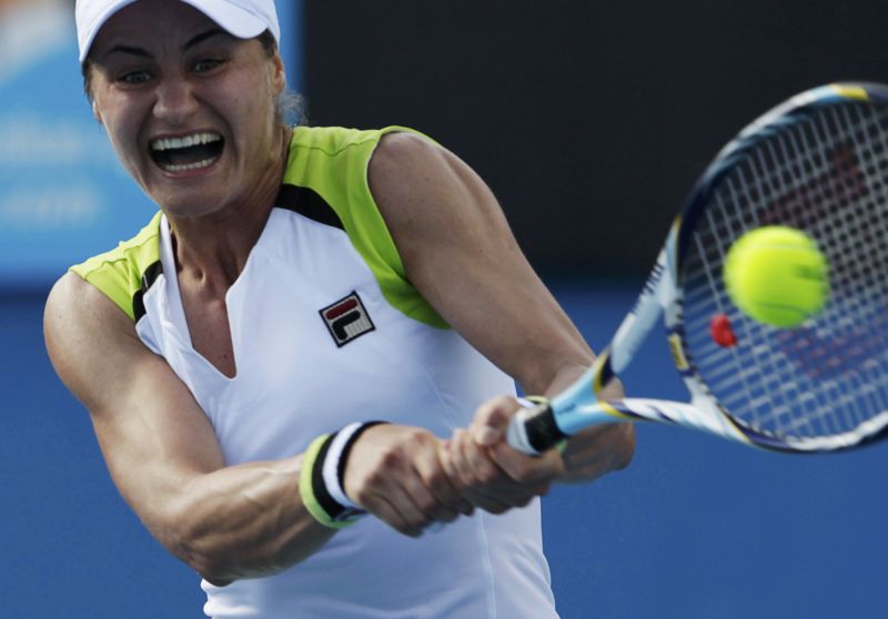 Monica OK, Simona KO