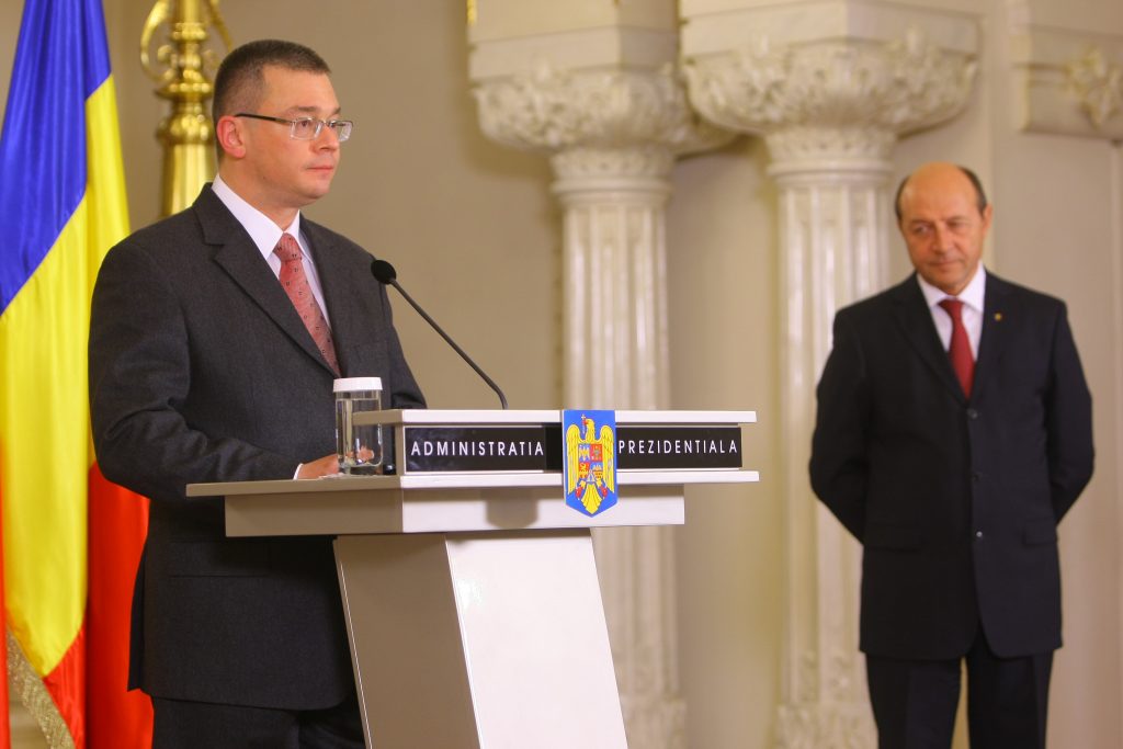 Noul guvern vrea să crească veniturile populaţiei. METODE: reducerea CAS şi indexări de pensii. Casele romilor vor avea apă, gaze şi canalizare