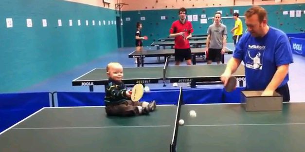 Nu a împlinit 2 ani, dar este un FENOMEN la ping pong | VIDEO