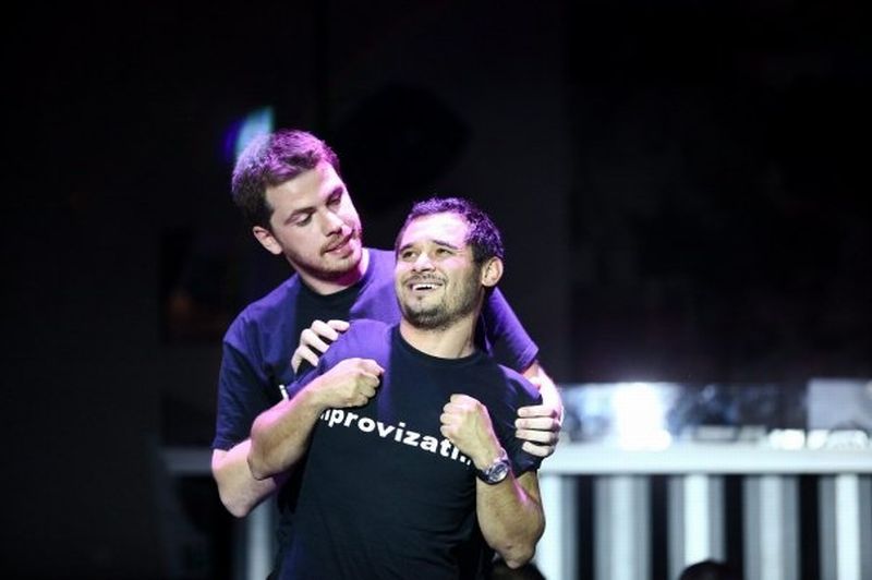 O porţie bună de râs