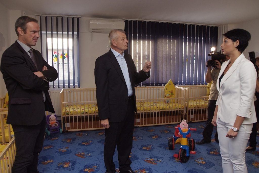 Oprescu inaugurează un centru pentru oamenii străzii, contabilizat deja ca funcțional